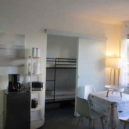 Apartment With Balcony Near Ile Saint-Martin Διαμέρισμα *